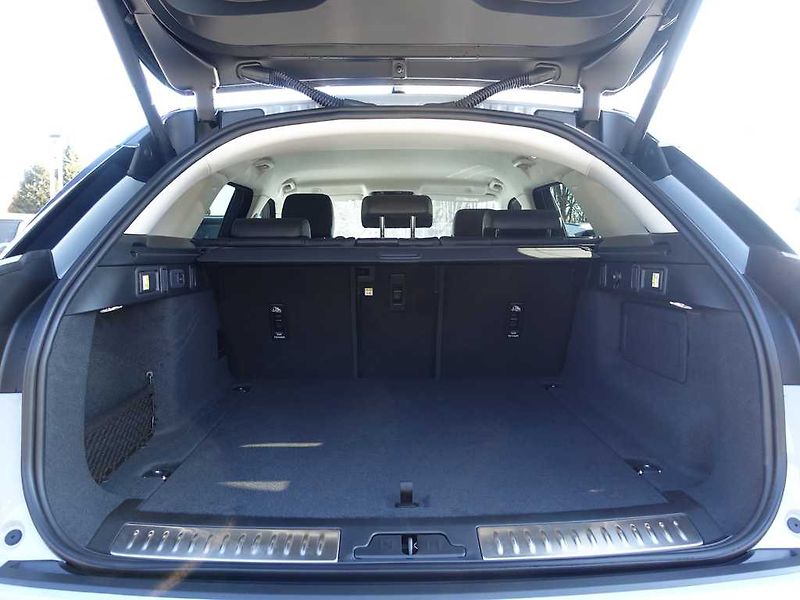 Land Rover Range Rover Velar 3,0 Dynamic SE D300 - fotka 34 z 41
