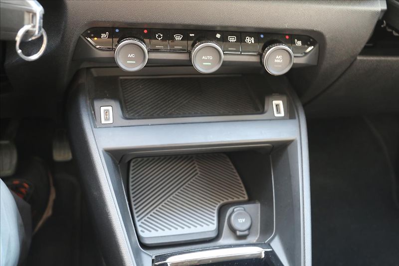 Citroën C4 1,2 1. Majitel, ČR, DPH - fotka 24 z 50