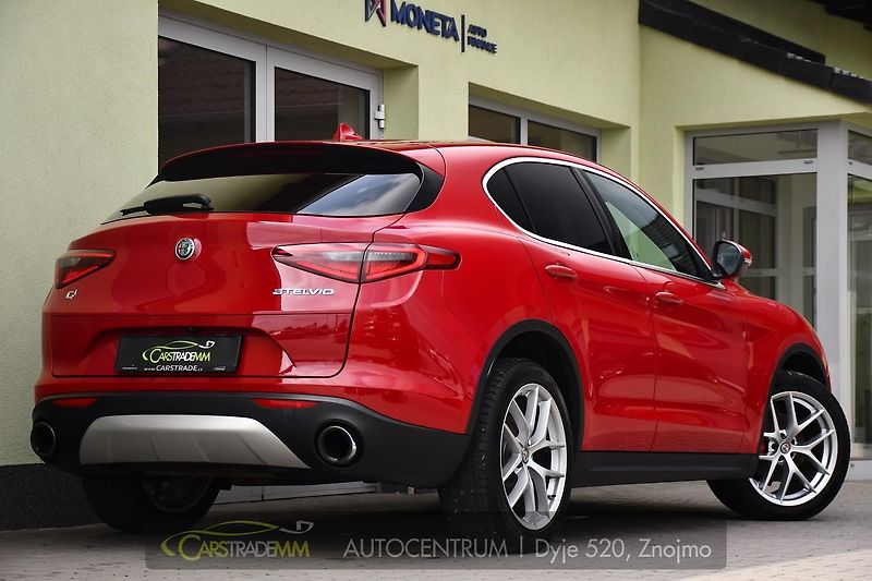 Alfa Romeo Stelvio 2.0 Q4 VELOCE - fotka 5 z 52