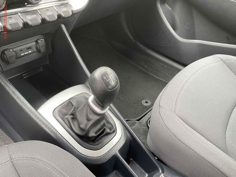 Kia Rio (2015) 1.4i, Edition, navi, kamera - fotka 16 z 18