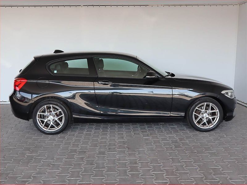 BMW Řada 1 (2016) Urban Line 118d, Automat - fotka 6 z 23