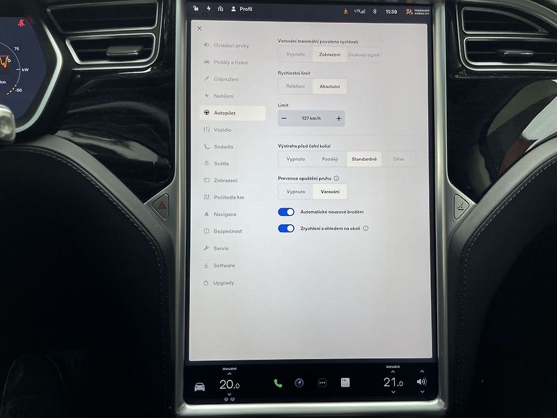 Tesla Model X 90D AWD, 7míst, tažné zařízení - fotka 24 z 43