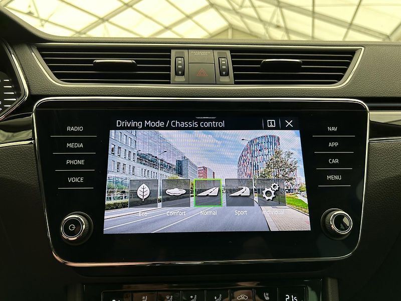 Škoda Superb 2.0 TDI L & K - fotka 14 z 34