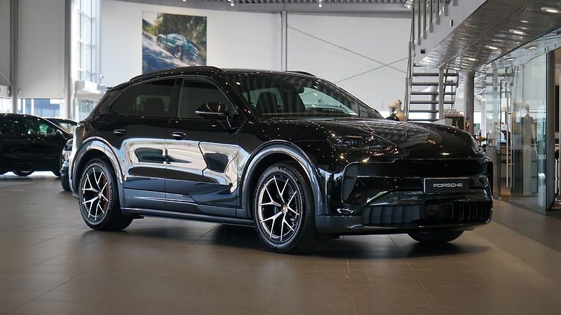 Porsche Cayenne Electric 360 Pano Display spol - fotka 1 z 9