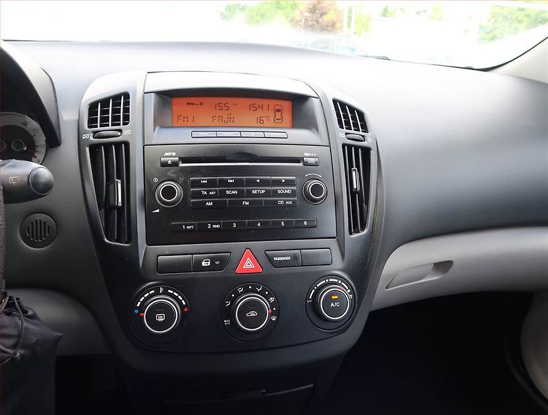 Kia Ceed (2009) 1.4 CVVT, po STK, jezdí dobře - fotka 12 z 16