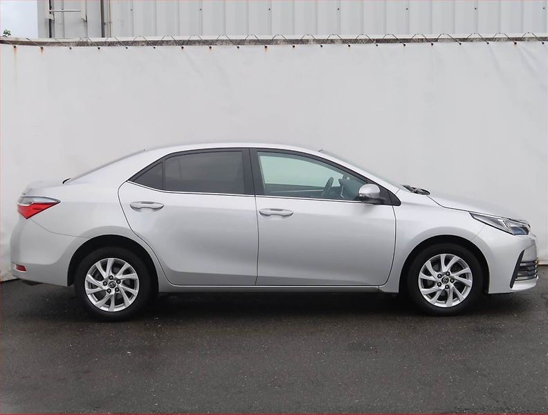 Toyota Corolla (2018) 1.6 Valvematic, ČR,1.maj - fotka 6 z 21