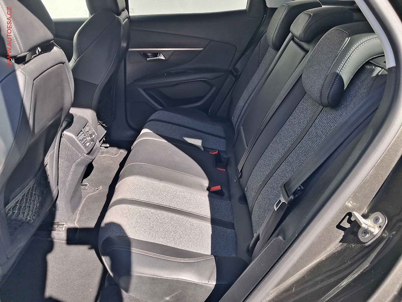 Peugeot 3008 (2019) 1.2 PT, Allure, AT, navi - fotka 10 z 17
