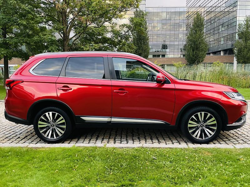 Mitsubishi Outlander 2.0i AUTOMAT 1.MAJITEL KAMERA  - fotka 12 z 43