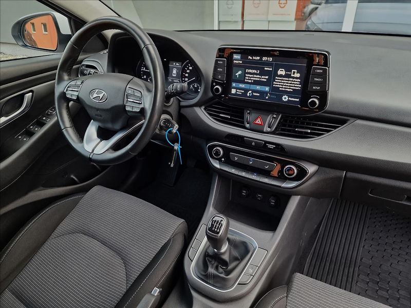 Hyundai i30 1.6 CRDi Comfort,ČR,1.Majitel - fotka 37 z 49