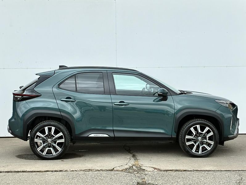Toyota Yaris Cross 1.5 HSD 130k e-CVT AWD Executi - fotka 3 z 23