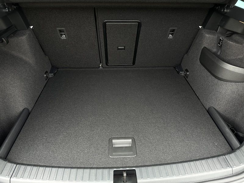 Škoda Karoq 1.5TSi DSG 150PS Top & Selecti - fotka 37 z 40
