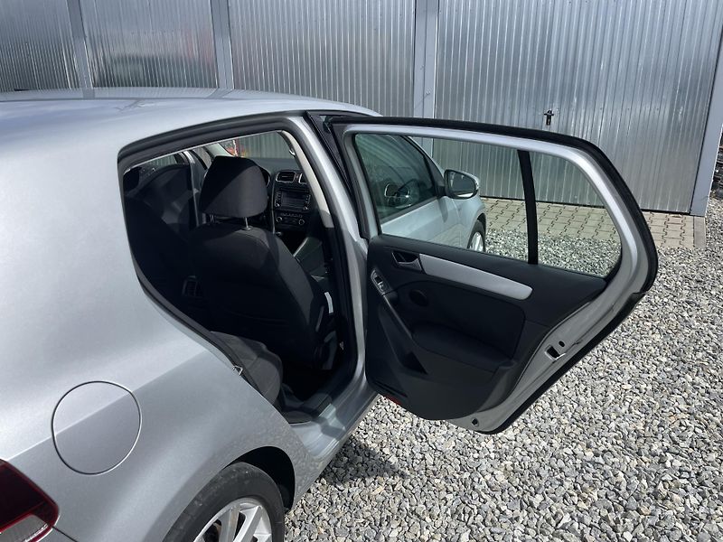 Volkswagen Golf 1.6TDi 105PS  6 HIGHLINE TOP!! - fotka 125 z 176