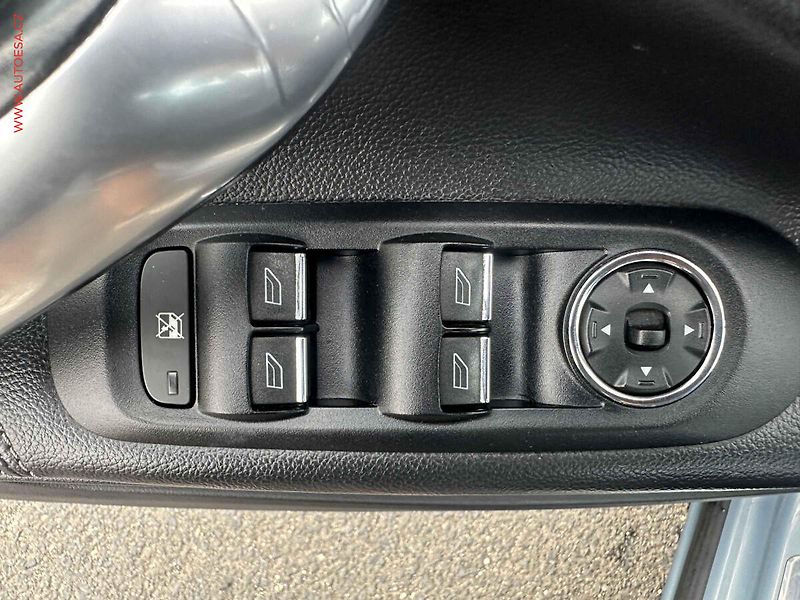 Ford Mondeo (2009) 2.2TDCi, Xenon, AC - fotka 11 z 15