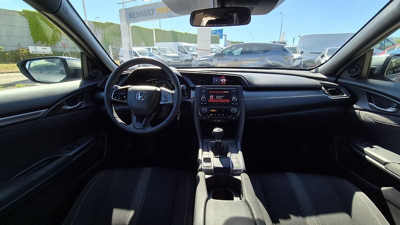 Honda Civic (2019) 1,0 VTEC Turbo - fotka 8 z 10