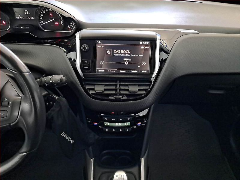 Peugeot 2008 (2019) 1.2 PureTech, ČR,1.maj - fotka 12 z 16