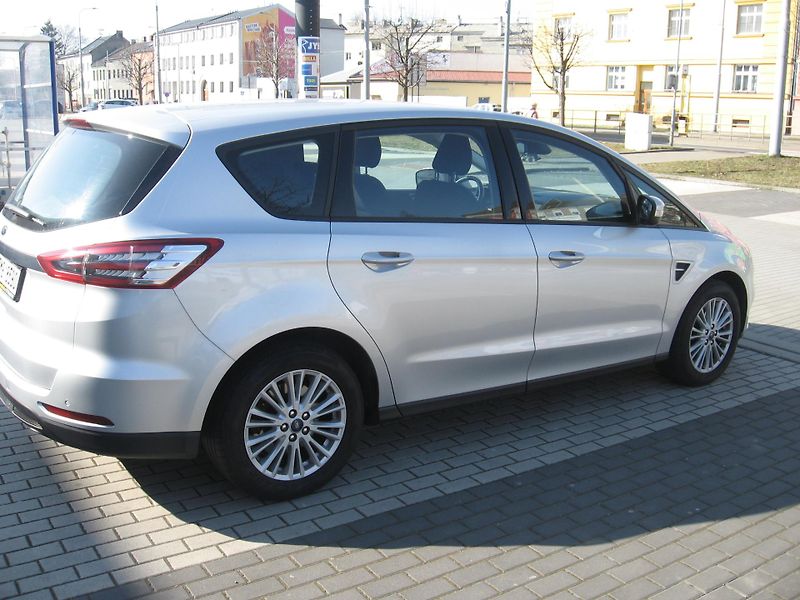 Ford S-MAX (2018) Titanium - fotka 3 z 19