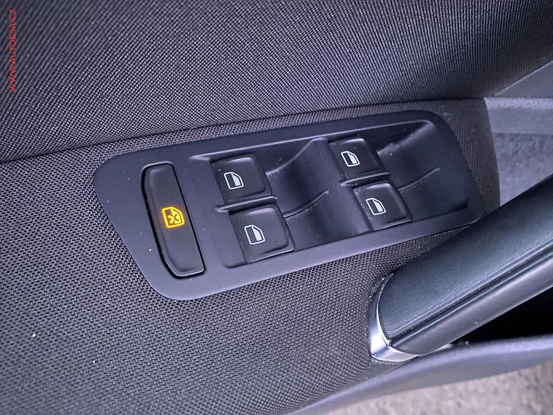 Volkswagen Golf (2014) 1.2 TSi, CUP, AC, park.čidla - fotka 11 z 17
