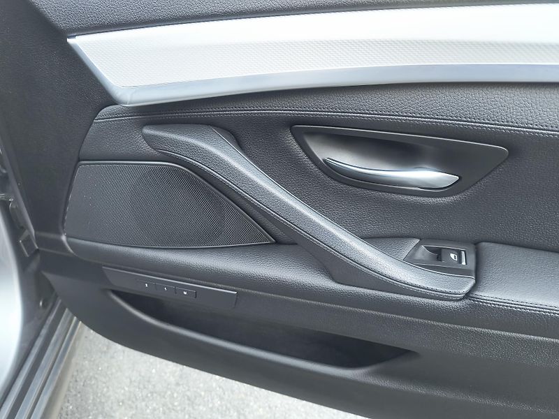 BMW Řada 5 (2014) 525d M xDRIVE/HEAD-UP/PANORAMA - fotka 30 z 61