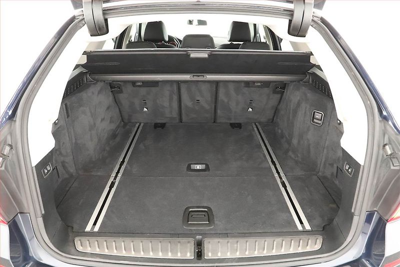 BMW Řada 5 (2017) 530d xDrive, 4X4, Automat - fotka 11 z 21