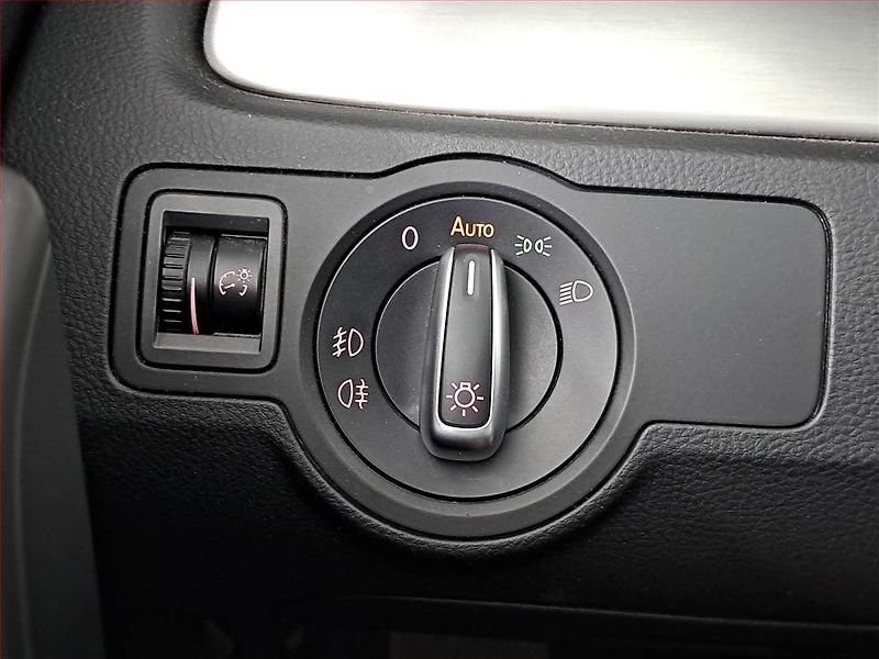 Volkswagen Passat (2014) 2.0 TDI, Automat, Navi, Xenony - fotka 18 z 20