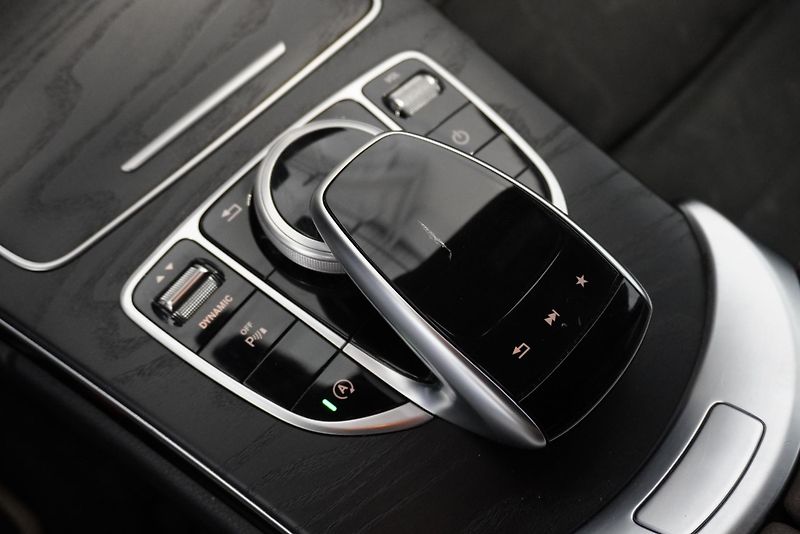 Mercedes-Benz Třídy C C 250 2.0-155 KW EDITION 1 - fotka 14 z 24