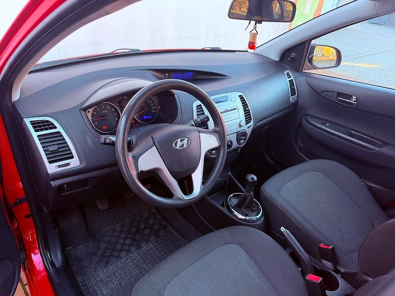 Hyundai i20 1.2, ČR, 1.Maj, Klimatizace - fotka 13 z 18