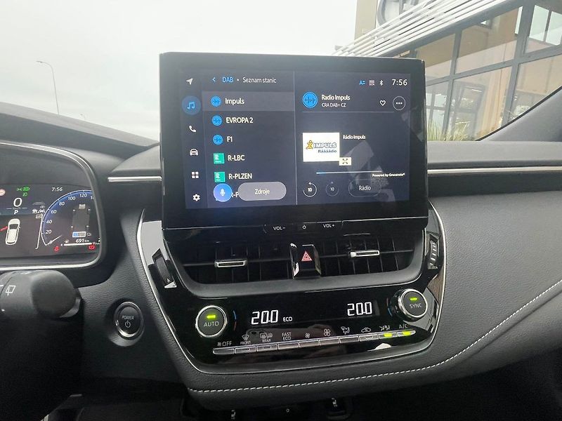 Toyota Corolla 1.8 Hybrid Comfort Business - fotka 16 z 28