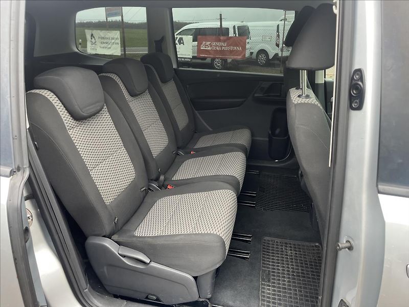 Volkswagen Sharan 2,0 TDi DSG 130KW KLIMA SERVIS - fotka 12 z 38