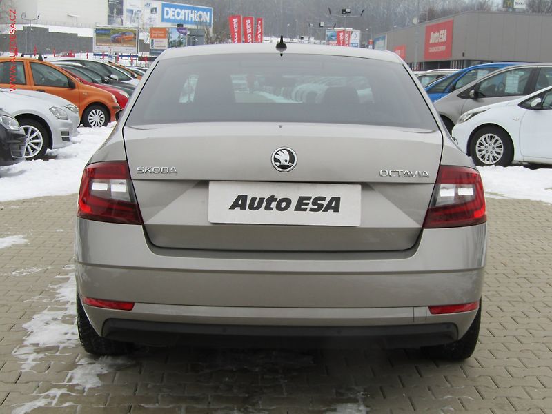 Škoda Octavia (2017) 2.0 TDi, ČR, L&K, DSG, LED - fotka 5 z 22