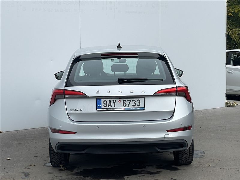 Škoda Scala 1,0 TSI Ambition Plus LED+PDC - fotka 23 z 24