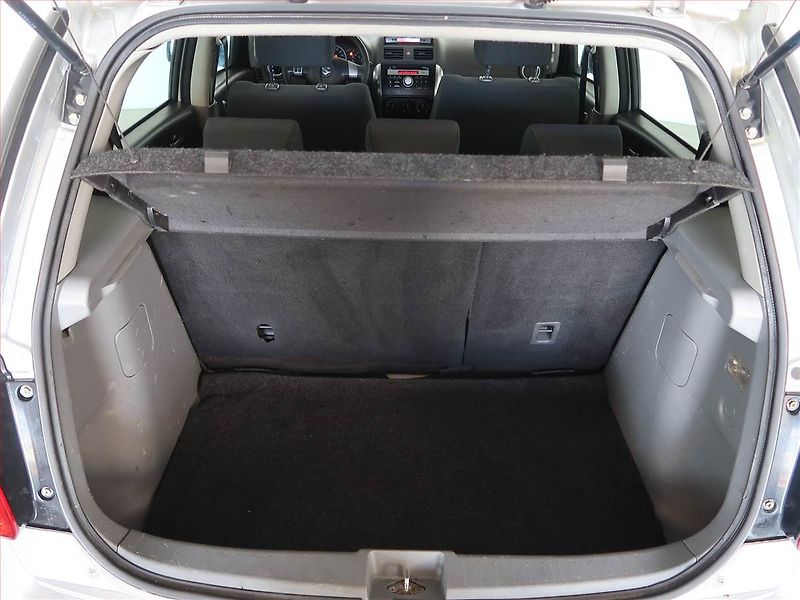 Suzuki SX4 (2007) 1.6 VVT, 4X4 - fotka 13 z 15