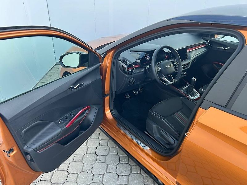 Škoda Fabia Monte Carlo 6MP 1,0TSI - fotka 5 z 24