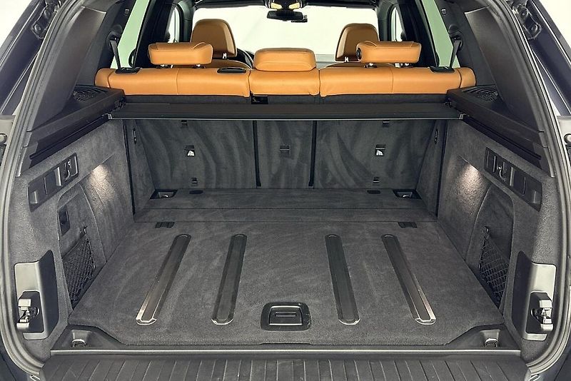 BMW X5 M50d - fotka 10 z 29