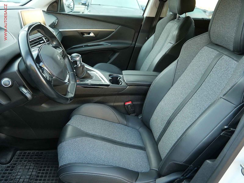 Peugeot 5008 (2019) 1.5 HDi, 1.maj,ČR, Allure - fotka 9 z 25