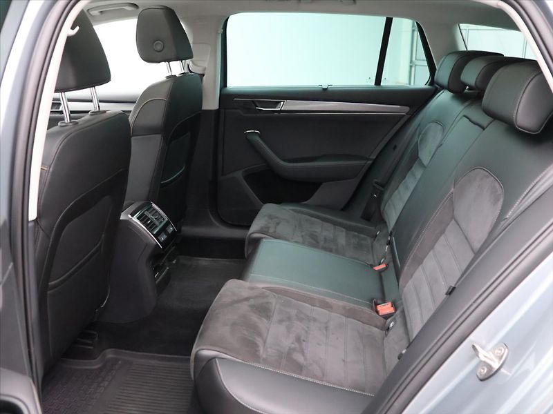 Škoda Superb 2,0 TSI 206kW Scout 4x4 DSG - fotka 14 z 35