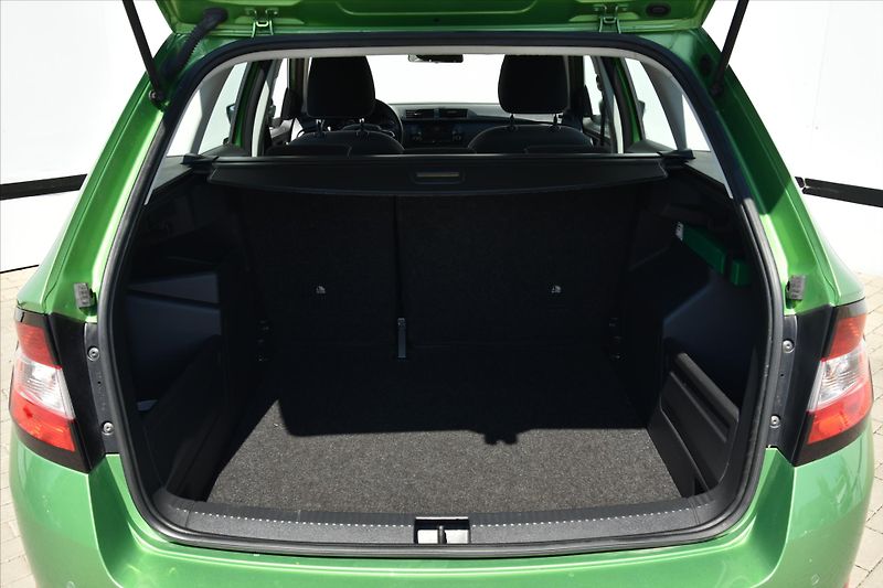 Škoda Fabia 1.0 TSI 81kW TAŽNÉ SERVIS. KN. - fotka 12 z 22