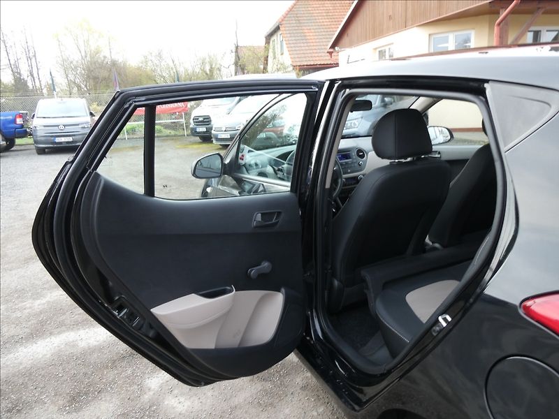 Hyundai i10 1,0 i 1.majitel,serviska,2x ko - fotka 20 z 38