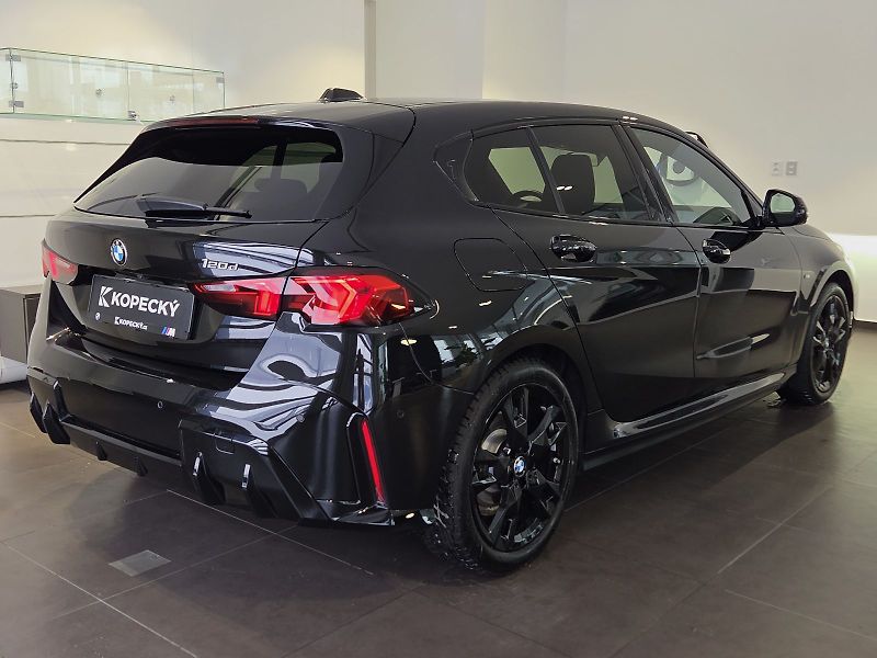 BMW Řada 1 (2025) 120d sDrive M Sport - fotka 6 z 16