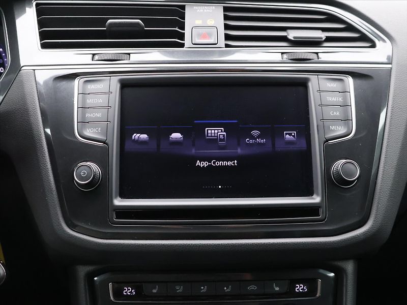 Volkswagen Tiguan 2,0 TDI 140kW 4M DSG R-Line - fotka 16 z 27