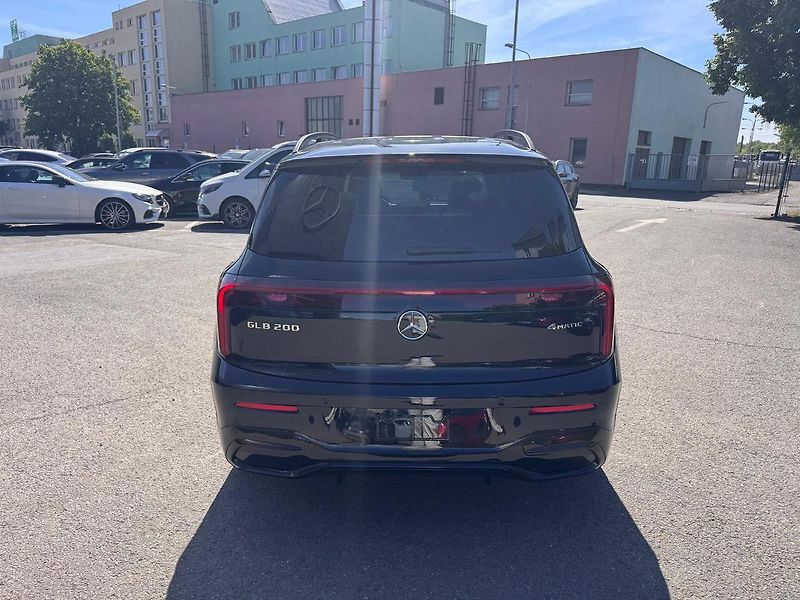 Mercedes-Benz GLB (2026) 200 4MATIC - fotka 6 z 25