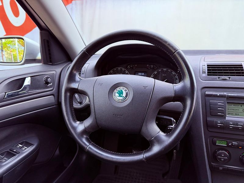 Škoda Octavia 2.0 TDi Elegance, ČR - fotka 15 z 22
