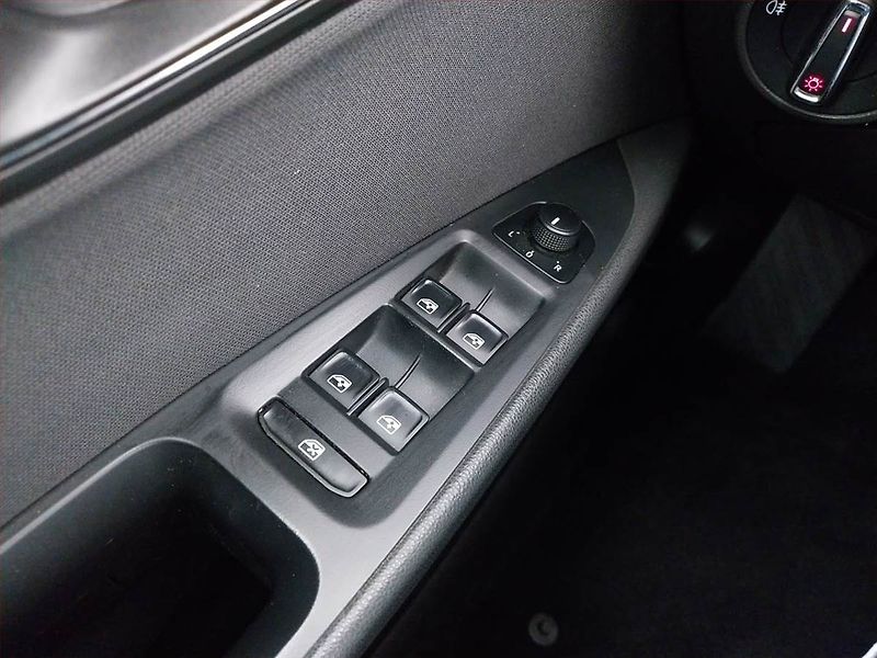 Seat Leon (2016) 1.6 TDI, Tempomat - fotka 17 z 17