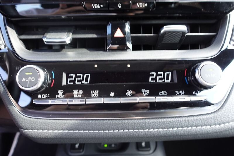 Toyota Corolla 2,0HSD e-CVT Comfort Tech - fotka 22 z 33