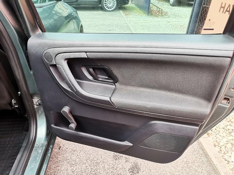 Škoda Roomster (2011) 1.2TSi 63kw Ambiente ČR - fotka 15 z 24