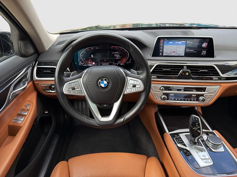 BMW Řada 7 730d xDrive Limousine - fotka 10 z 21