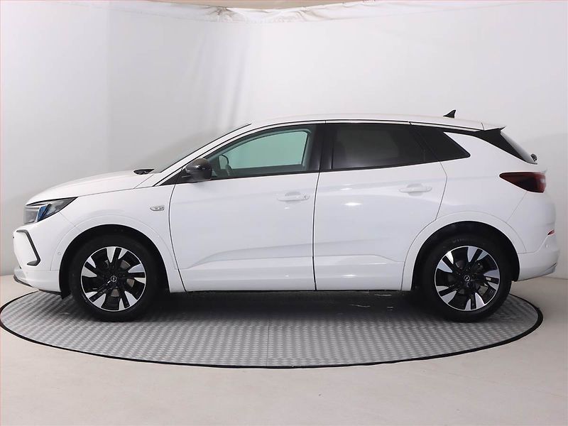 Opel Grandland X (2023) 1.2 Turbo - fotka 3 z 23