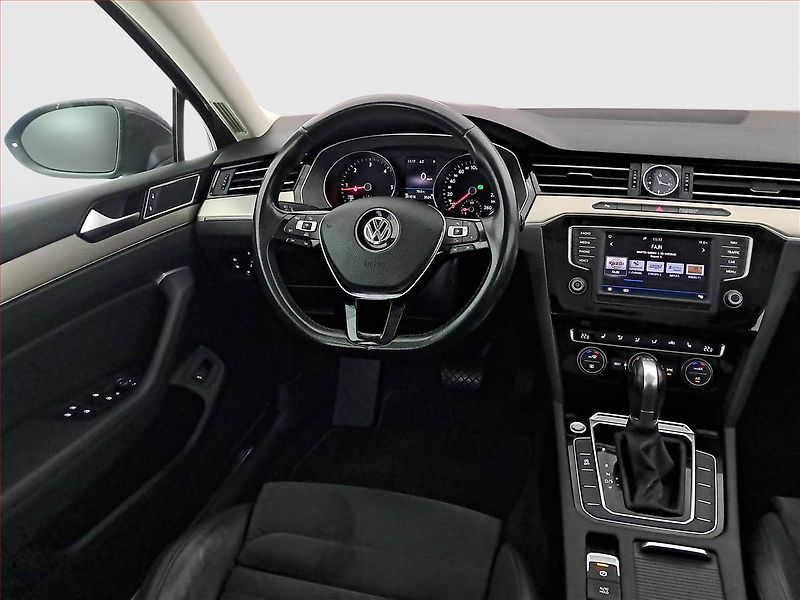 Volkswagen Passat (2017) 2.0 TDI, Automat, Serv.kniha - fotka 7 z 22