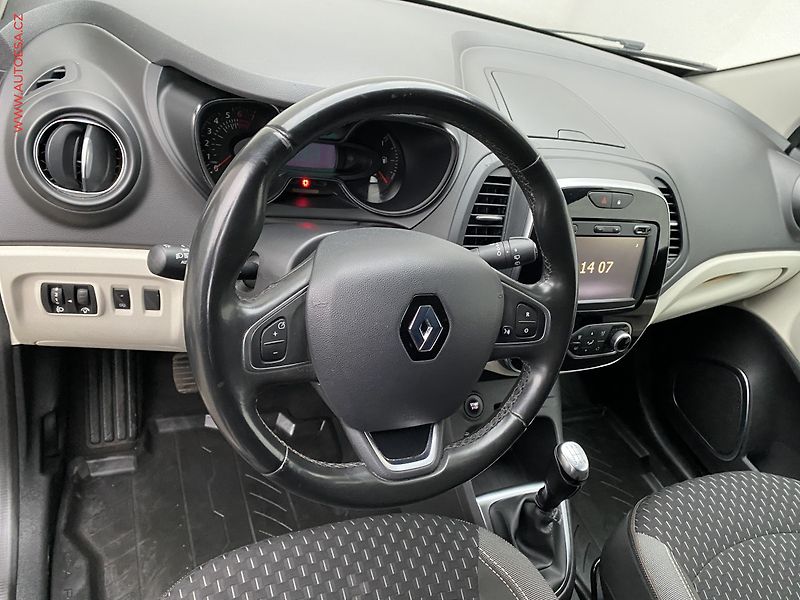 Renault Captur (2018) 0.9 TCe, ČR, LED, AC, tempo - fotka 14 z 19