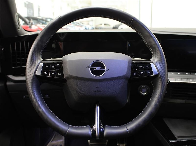 Opel Astra 1,6 PHEV 180k. GS-line 15tkm. - fotka 9 z 25