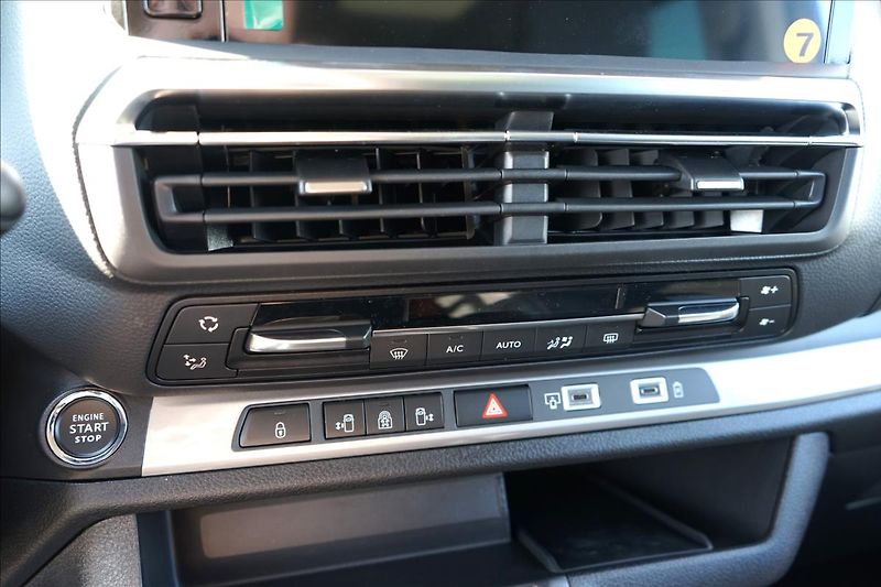 Citroën SpaceTourer (2025) 2,2 BlueHDi 180 EAT8 SHINE XL - fotka 18 z 32